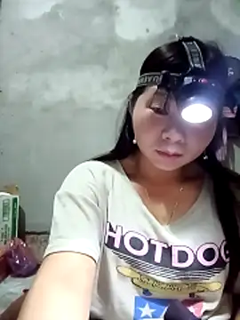 Snapshot of vangkt-cute chatting on February 24, 2026, 6:42 pm vangkt-cute online show from February 24, 2026, 6:42 pm