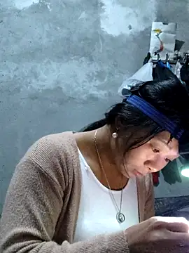 vangkt-cute online show from November 18, 2025, 2:49 am