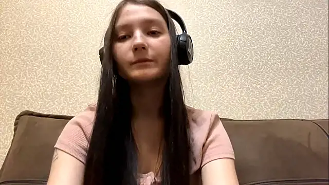 Snapshot of AurorAurora chatting on November 14, 2025, 8:29 am AurorAurora online show from November 14, 2025, 8:29 am