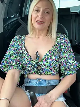 HOTLadyluna online show from May 16, 2026, 1:43 pm