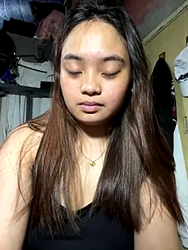 Snapshot of pinayyours18 chatting on November 23, 2025, 5:28 am pinayyours18 online show from November 23, 2025, 5:28 am