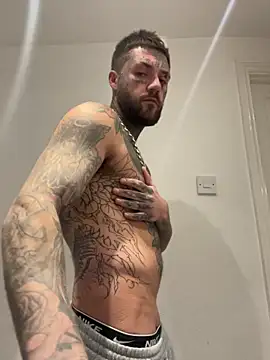 magicmichaell online show from November 18, 2025, 3:21 am