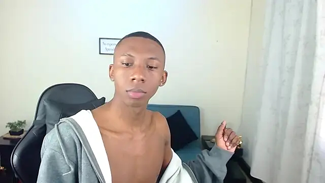 Snapshot of Miilo18 chatting on December 20, 2025, 10:34 pm Miilo18 online show from December 20, 2025, 10:34 pm