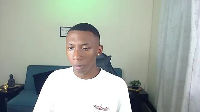 Snapshot of Miilo18 chatting on December 4, 2025, 8:52 pm Miilo18 online show from December 4, 2025, 8:52 pm