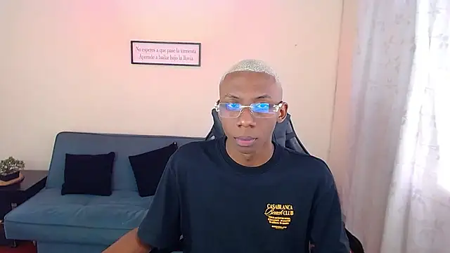 Snapshot of Miilo18 chatting on January 5, 2026, 8:23 pm Miilo18 online show from January 5, 2026, 8:23 pm