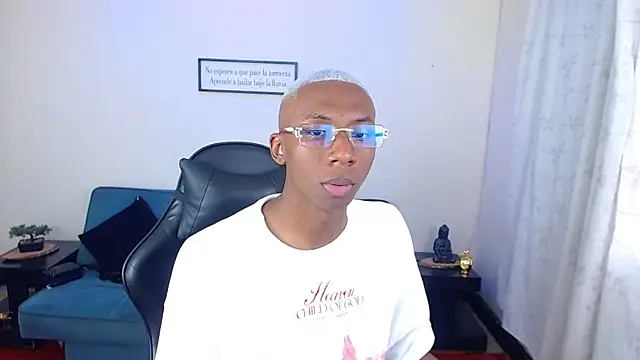 Snapshot of Miilo18 chatting on January 13, 2026, 9:19 pm Miilo18 online show from January 13, 2026, 9:19 pm