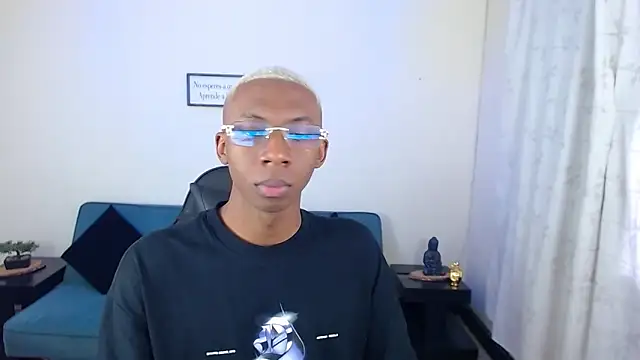 Snapshot of Miilo18 chatting on January 6, 2026, 8:13 pm Miilo18 online show from January 6, 2026, 8:13 pm