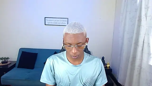 Snapshot of Miilo18 chatting on January 14, 2026, 8:23 pm Miilo18 online show from January 14, 2026, 8:23 pm