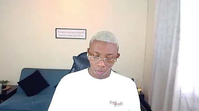 Snapshot of Miilo18 chatting on January 10, 2026, 8:59 pm Miilo18 online show from January 10, 2026, 8:59 pm