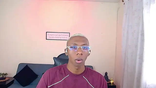 Snapshot of Miilo18 chatting on January 7, 2026, 9:20 pm Miilo18 online show from January 7, 2026, 9:20 pm