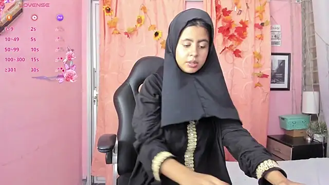 NaylaAbadi online show from December 15, 2025, 12:22 pm