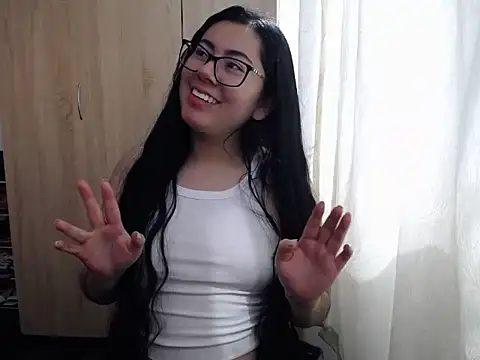 melody klar online show from November 11, 2025, 2:23 pm