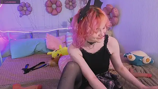 Awawrin online show from May 26, 2026, 9:02 pm