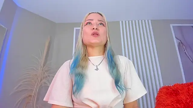 Snapshot of AlexaColdd chatting on December 20, 2025, 1:14 pm AlexaColdd online show from December 20, 2025, 1:14 pm