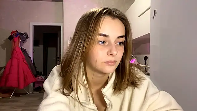 GeralynChiszar online show from December 4, 2025, 1:04 am