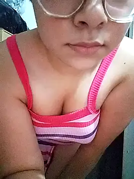 Snapshot of aleeermz chatting on November 15, 2025, 6:06 am aleeermz online show from November 15, 2025, 6:06 am