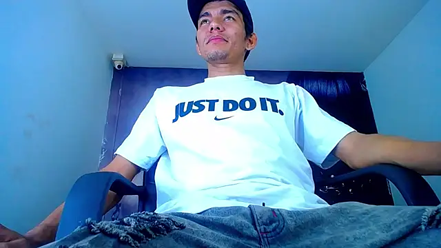 DOMINIT HOTS7 online show from November 11, 2025, 1:55 am