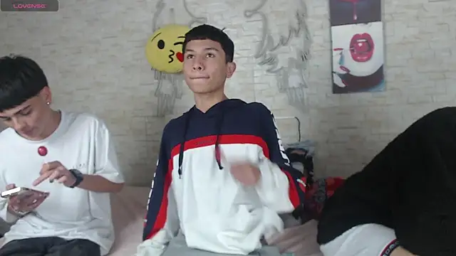 axel milo kairo and noa online show from November 25, 2025, 12:33 am