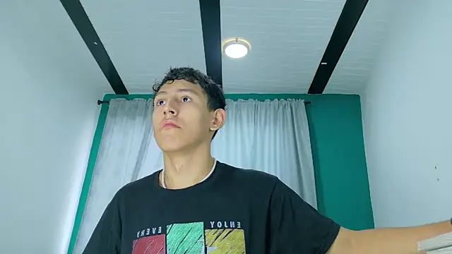 FelipeGonzalezz online show from November 30, 2025, 12:28 pm