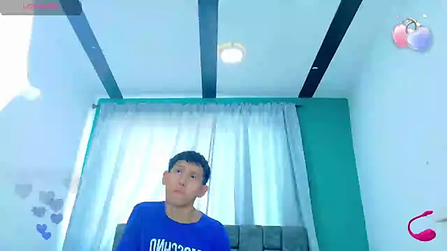 FelipeGonzalezz online show from November 13, 2025, 12:53 pm