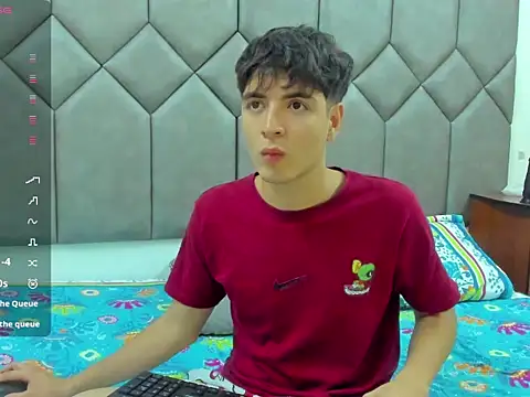 Snapshot of Lyon-Hot10 chatting on November 15, 2025, 9:52 pm Lyon-Hot10 online show from November 15, 2025, 9:52 pm