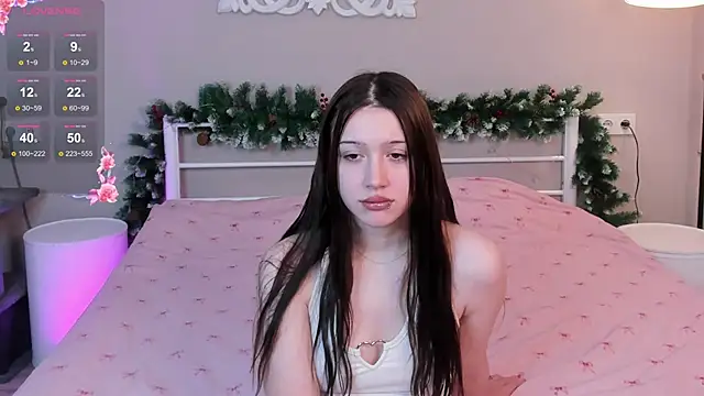 Snapshot of luxmeltmoon chatting on January 6, 2026, 4:16 am luxmeltmoon online show from January 6, 2026, 4:16 am