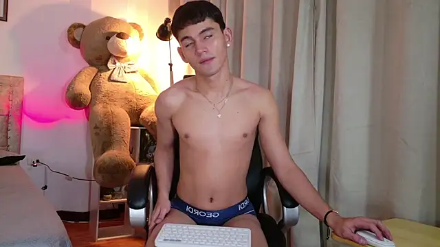 estebanperez 26 online show from May 9, 2026, 11:13 am