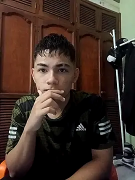 Snapshot of Santiagooo1233 chatting on November 17, 2025, 2:15 am Santiagooo1233 online show from November 17, 2025, 2:15 am