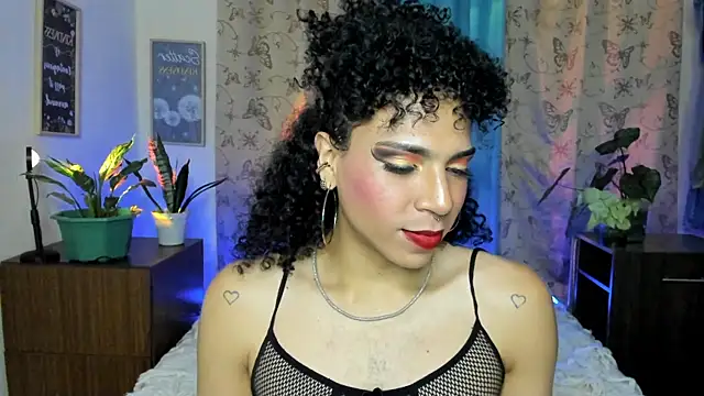 Snapshot of Angel_White25 chatting on December 3, 2025, 12:01 am Angel White25 online show from December 3, 2025, 12:01 am