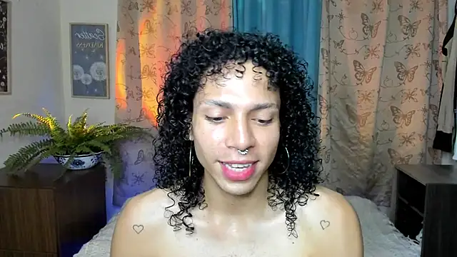 Snapshot of Angel_White25 chatting on February 7, 2026, 8:39 pm Angel White25 online show from February 7, 2026, 8:39 pm