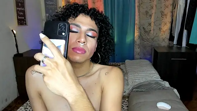 Snapshot of Angel_White25 chatting on February 21, 2026, 10:23 pm Angel White25 online show from February 21, 2026, 10:23 pm