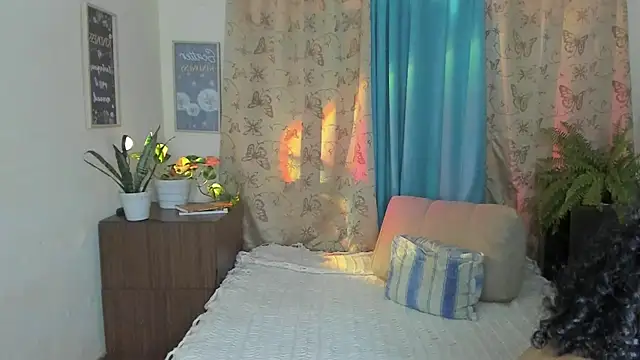 Snapshot of Angel_White25 chatting on November 20, 2025, 3:12 pm Angel White25 online show from November 20, 2025, 3:12 pm