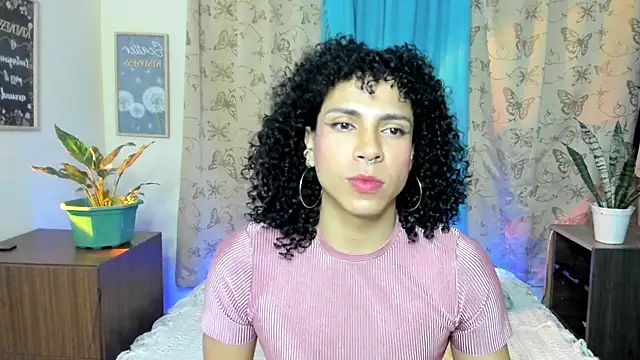 Snapshot of Angel_White25 chatting on December 17, 2025, 5:45 am Angel White25 online show from December 17, 2025, 5:45 am