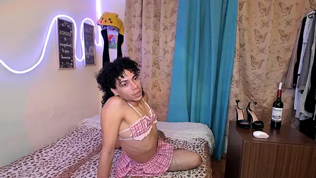 Angel White25 online show from July 28, 2026, 6:21 am