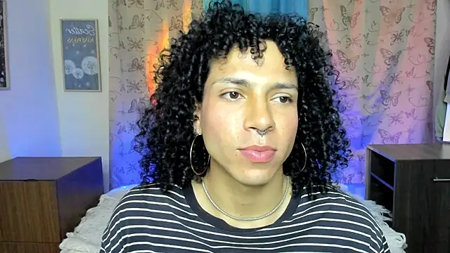 Snapshot of Angel_White25 chatting on December 22, 2025, 10:43 pm Angel White25 online show from December 22, 2025, 10:43 pm