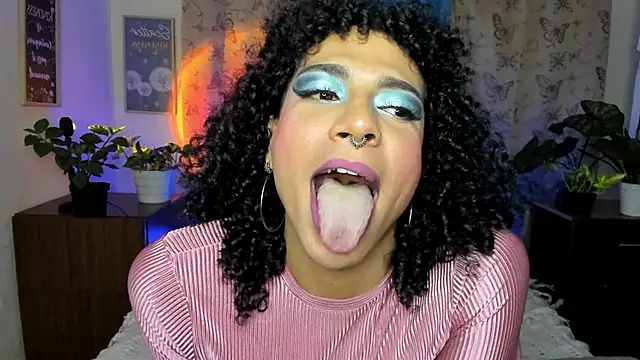 Snapshot of Angel_White25 chatting on November 29, 2025, 10:43 pm Angel White25 online show from November 29, 2025, 10:43 pm