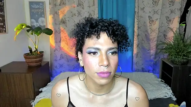 Snapshot of Angel_White25 chatting on February 5, 2026, 11:44 pm Angel White25 online show from February 5, 2026, 11:44 pm