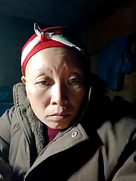 girl-hot2x online show from December 17, 2025, 12:21 pm