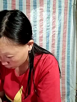 girl-hot2x online show from April 15, 2026, 12:42 pm