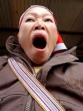 Snapshot of girl-hot2x chatting on February 19, 2026, 1:46 am girl-hot2x online show from February 19, 2026, 1:46 am