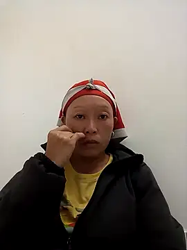 girl-hot2x online show from November 16, 2025, 11:48 am