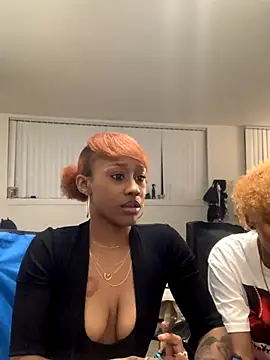 Snapshot of Hefnerbabyy chatting on November 18, 2025, 6:39 am Hefnerbabyy online show from November 18, 2025, 6:39 am