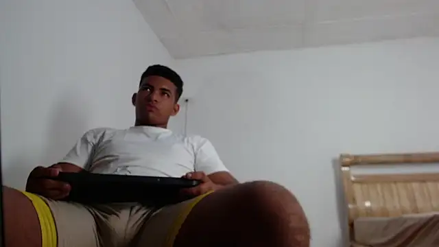 mathews    online show from December 3, 2025, 3:40 am