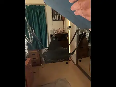 LeatherSdaddy online show from November 18, 2025, 3:04 pm