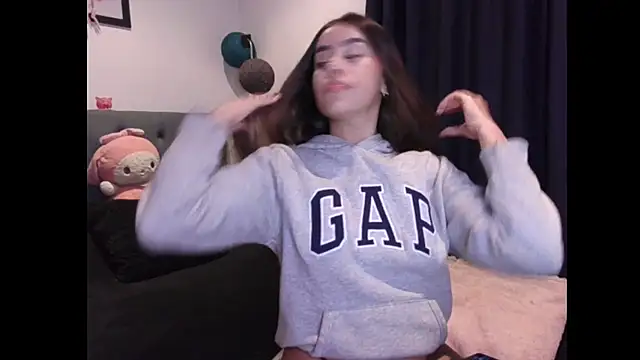 lauren clauz online show from November 25, 2025, 12:11 am