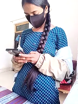 Snapshot of Riya_917 chatting on February 5, 2026, 8:10 am Riya 917 online show from February 5, 2026, 8:10 am