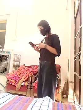 Snapshot of Riya_917 chatting on February 6, 2026, 4:52 am Riya 917 online show from February 6, 2026, 4:52 am