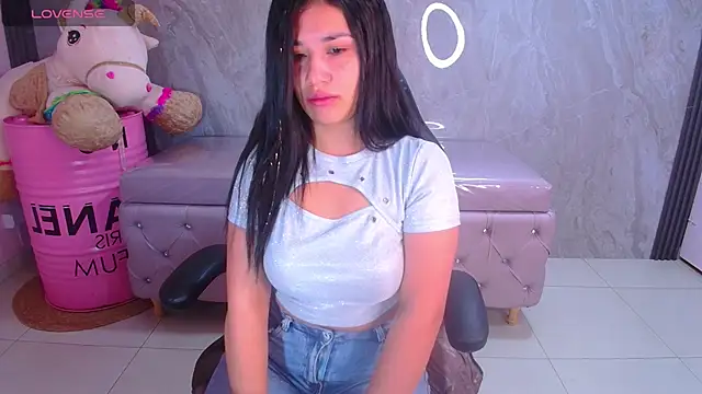 Snapshot of Violetta_jhonson_a chatting on January 18, 2026, 1:03 pm Violetta jhonson a online show from January 18, 2026, 1:03 pm