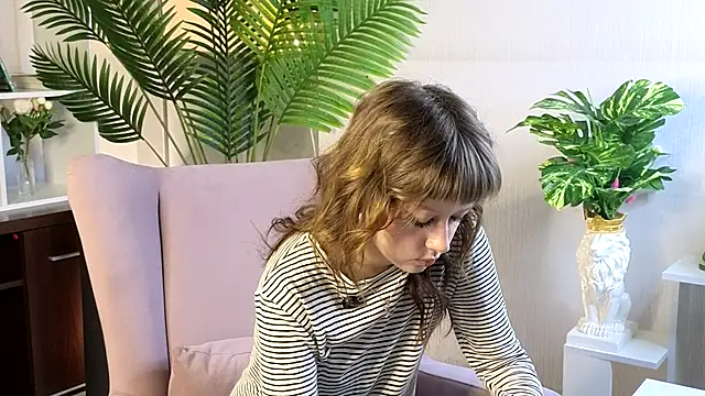 CarenChappan online show from November 13, 2025, 3:05 pm