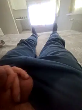 Snapshot of Robesz1982 chatting on April 11, 2026, 8:29 am Robesz1982 online show from April 11, 2026, 8:29 am